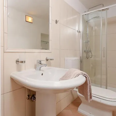 Villa Fani With Jacuzzi