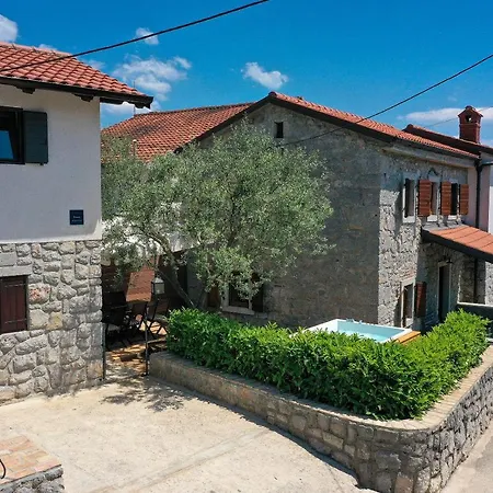 Fani With Jacuzzi Villa