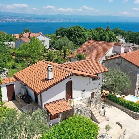 Villa Fani With Jacuzzi *