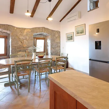 Villa Fani With Jacuzzi
