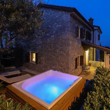 Fani With Jacuzzi Villa