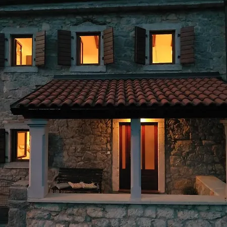 Villa Fani With Jacuzzi *