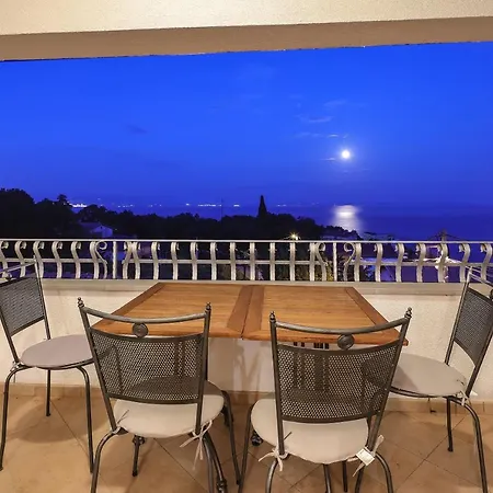 Villa Fani With Jacuzzi Ičići